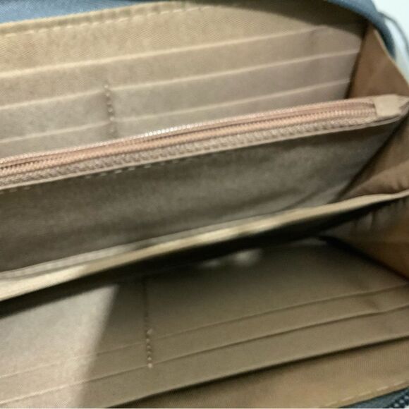 NEW TRAVELON RFID BLOCKING WALLET -  GRAY WITH EMBROIDERED FLOWERS - Picture 6 of 13